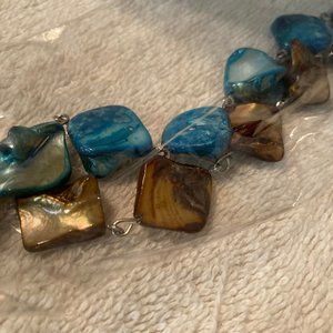 NECKLACE BLUE AND GOLD COLORS PRETTY SHINE NEW